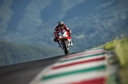 欧冠四强战对决在即！阿森纳演练定位球，丹佛掘金密集防守应对